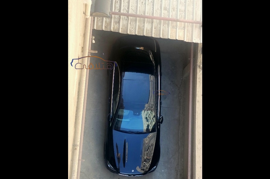 E 300 Mercedes أسود