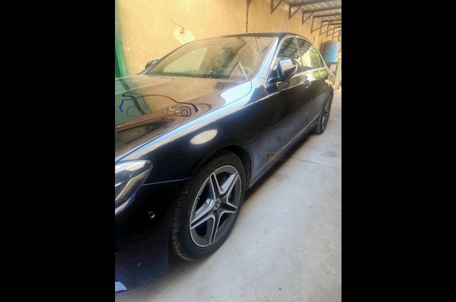 E 300 Mercedes أسود