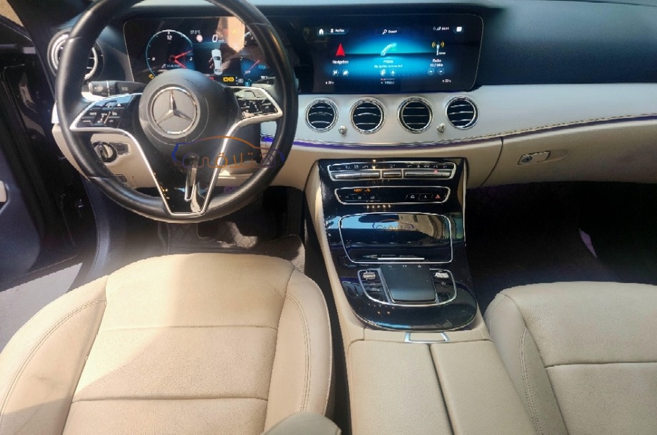E 300 Mercedes أسود