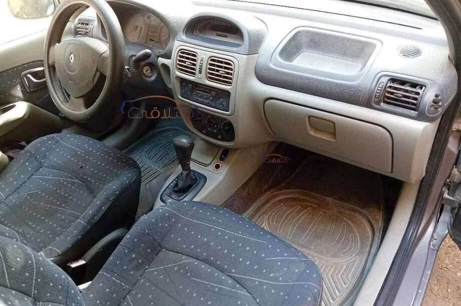 Clio Renault فضي
