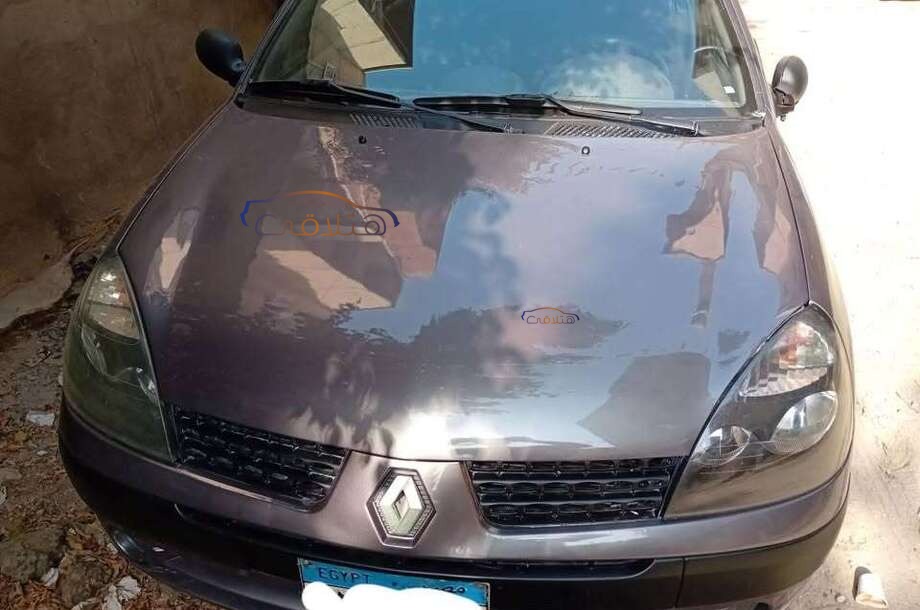 Clio Renault فضي