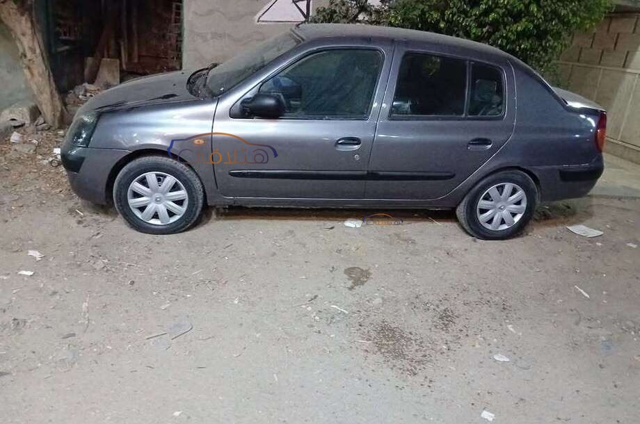 Clio Renault فضي