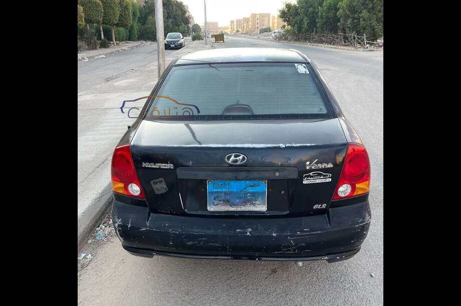 Verna Hyundai أسود