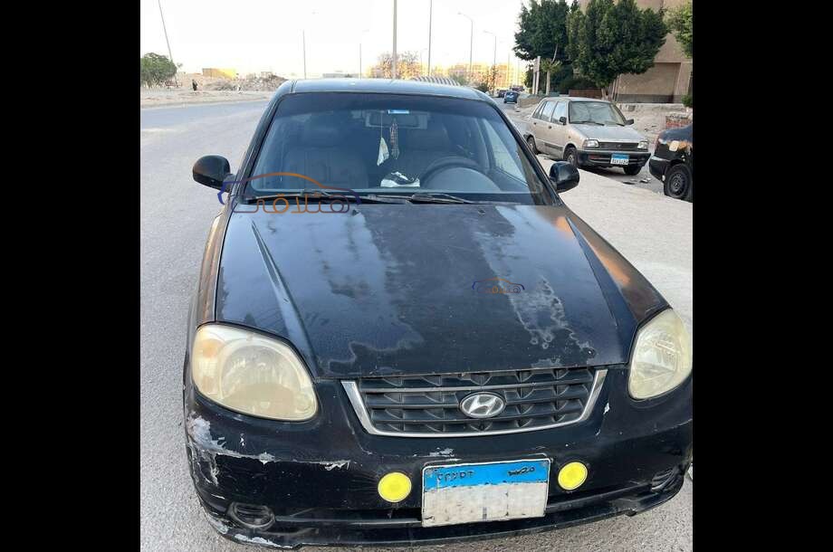 Verna Hyundai أسود