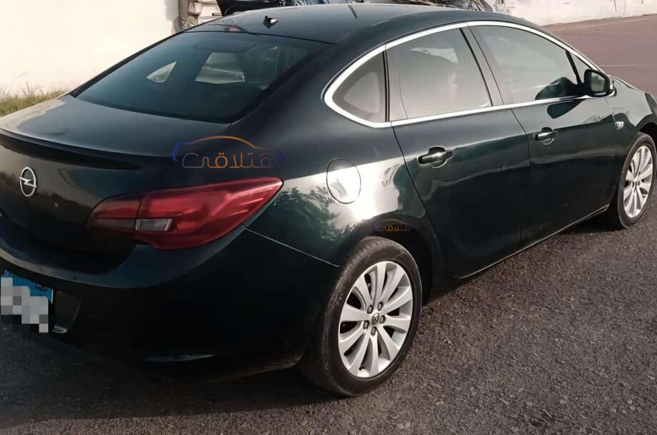Astra Opel أخضر