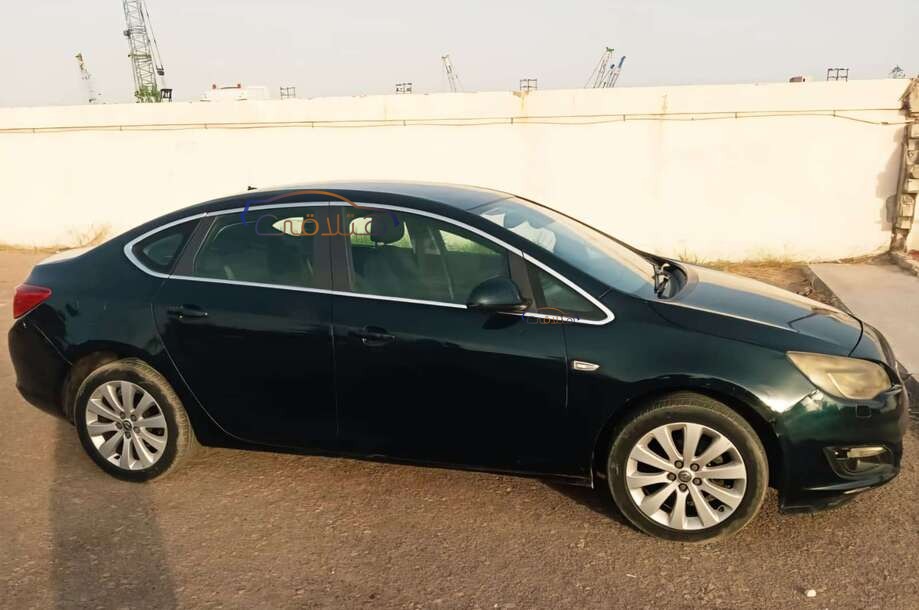 Astra Opel أخضر