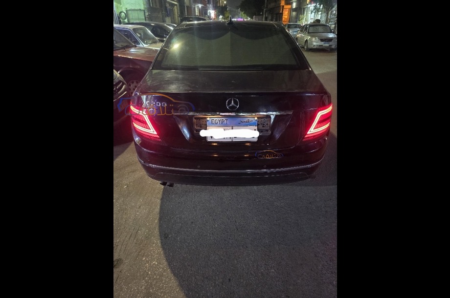 C 180 Mercedes أسود