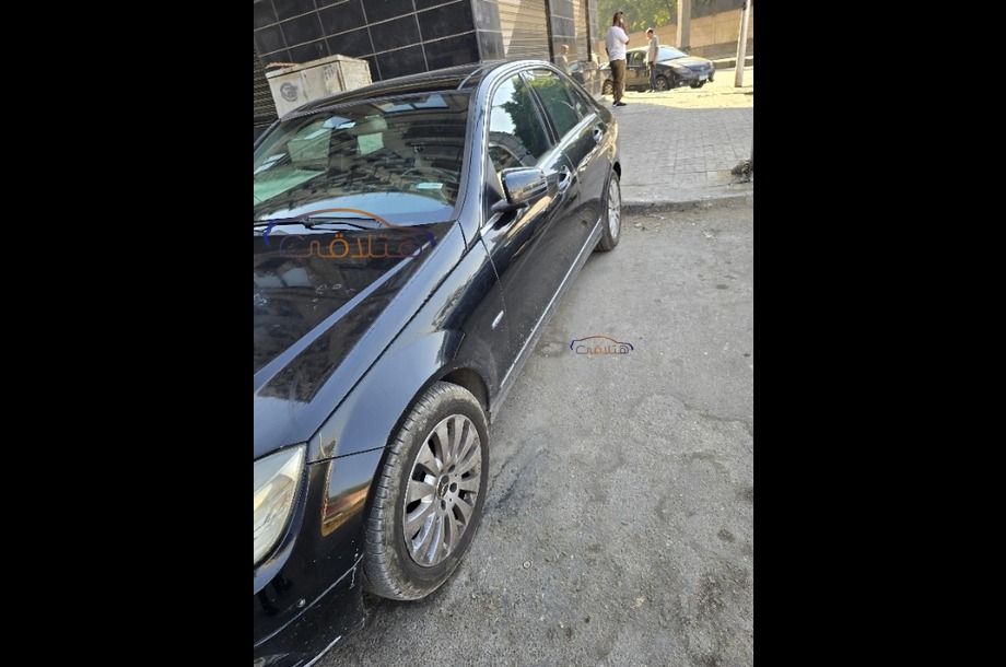 C 180 Mercedes أسود