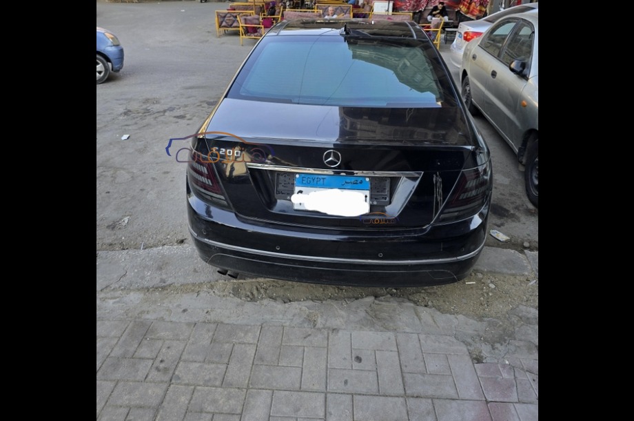 C 180 Mercedes أسود