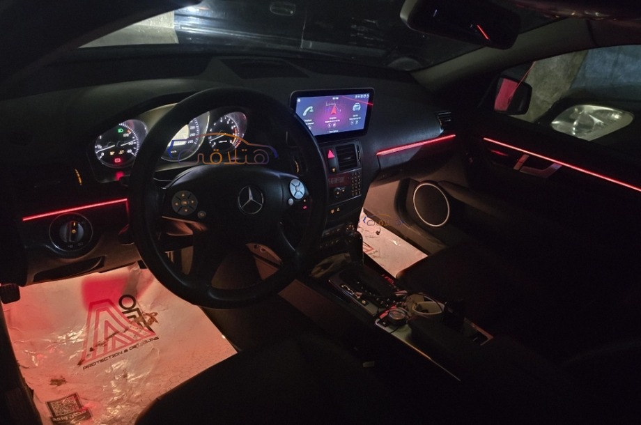 C 180 Mercedes أسود