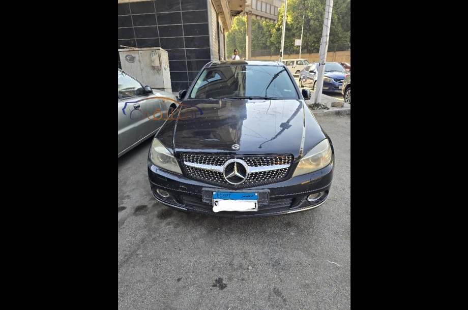 C 180 Mercedes أسود