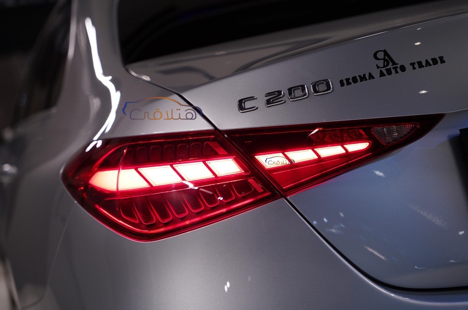 C 200 Mercedes فضي