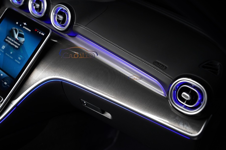 C 200 Mercedes فضي