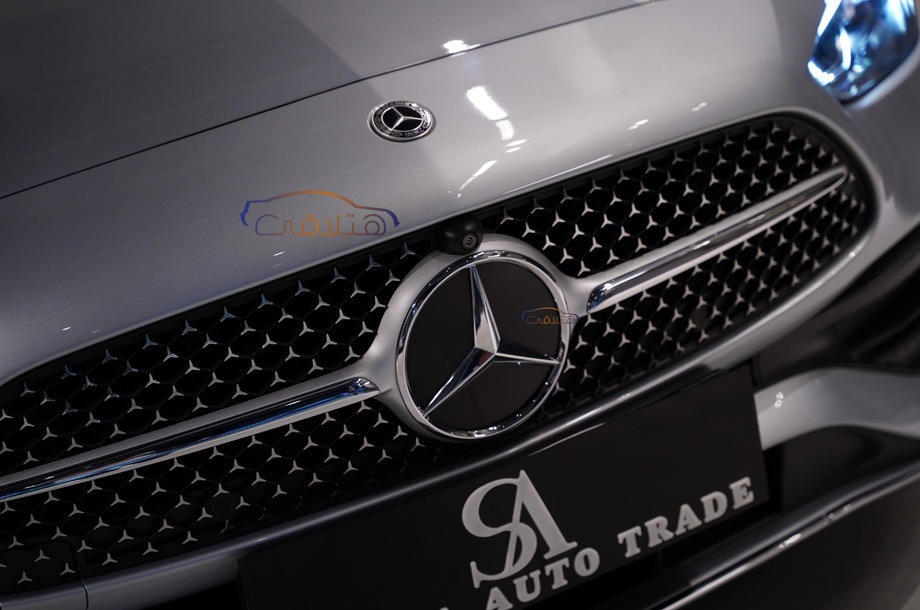 C 200 Mercedes فضي
