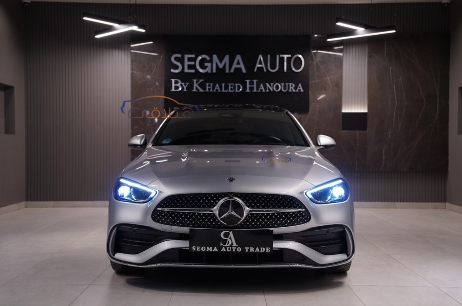 C 200 Mercedes فضي