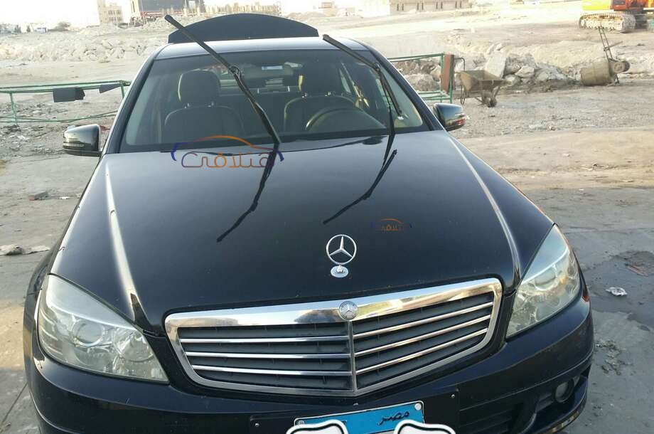 C 180 Mercedes أسود