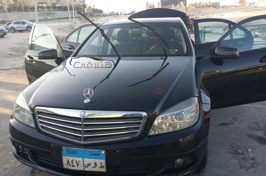 C 180 Mercedes أسود