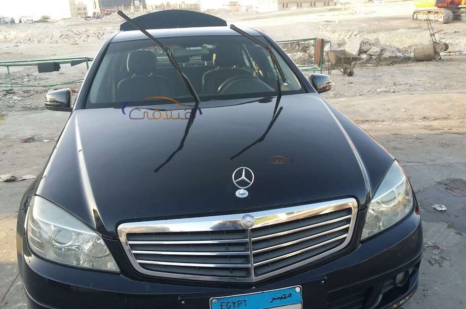 C 180 Mercedes أسود