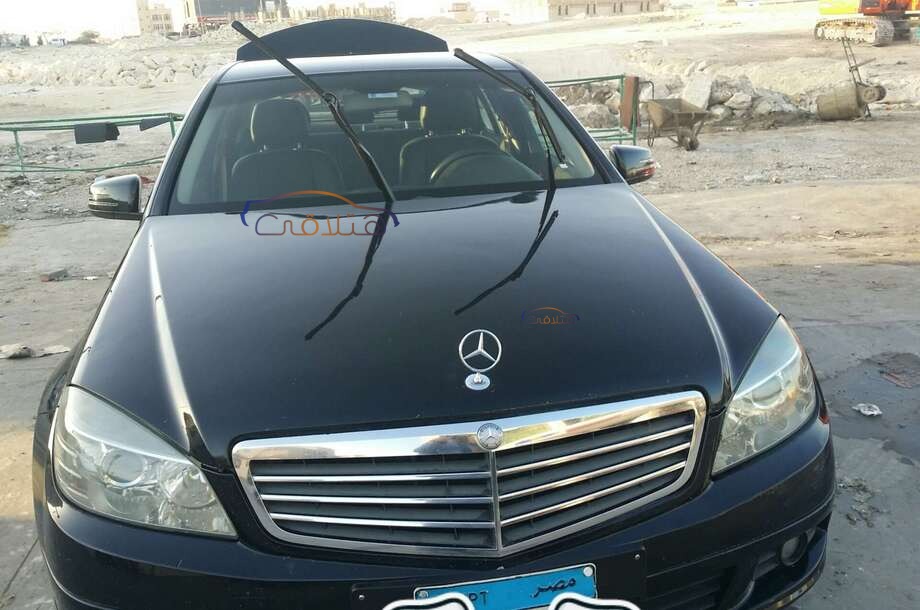 C 180 Mercedes أسود