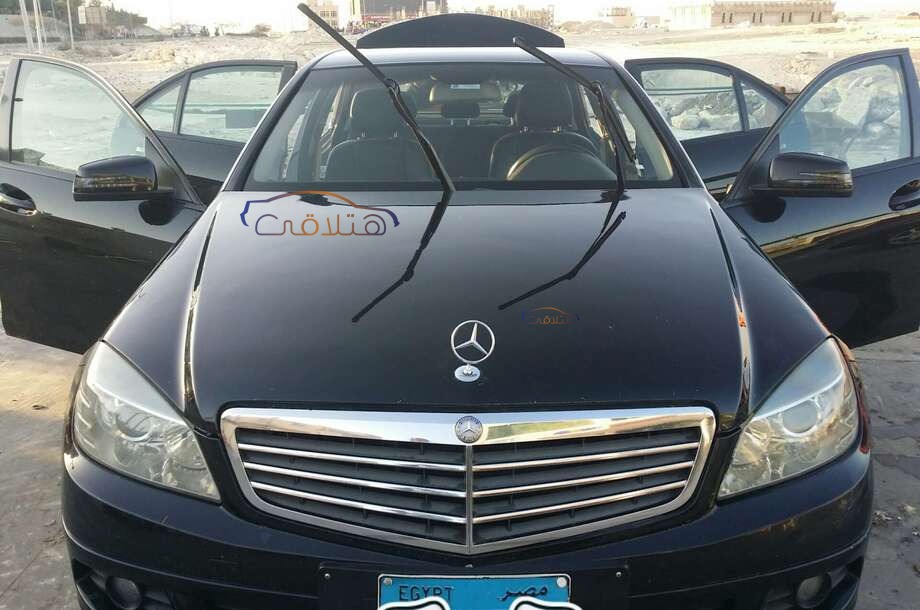 C 180 Mercedes أسود