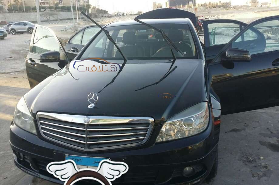 C 180 Mercedes أسود