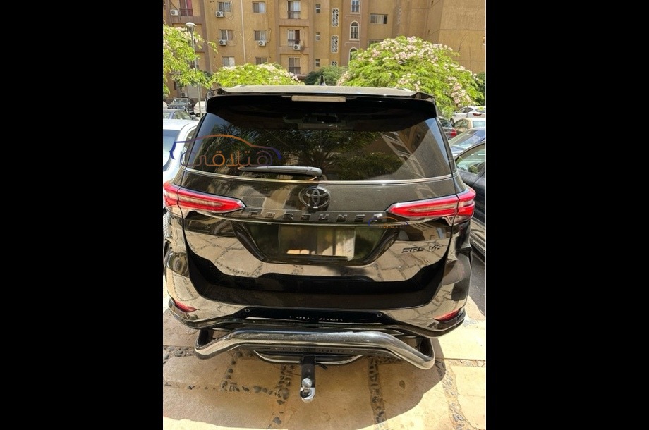 Fortuner Toyota أسود