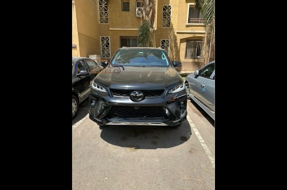 Fortuner Toyota أسود