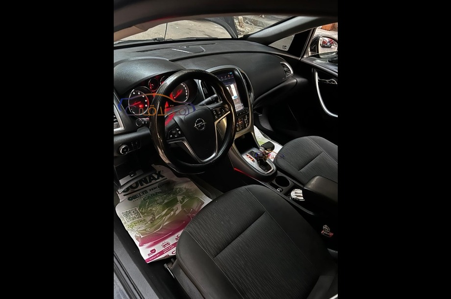 Astra Opel أسود