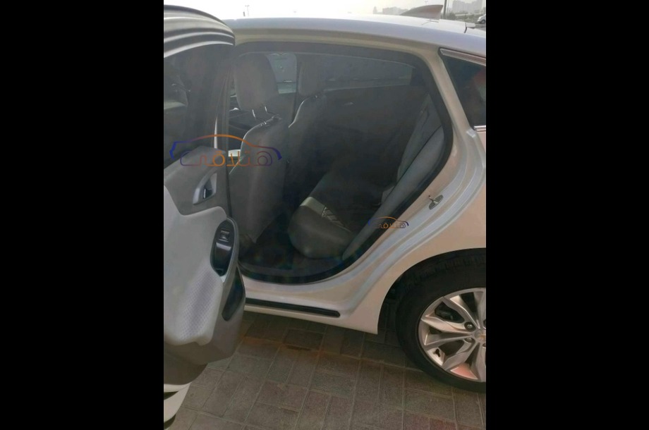 Malibu Chevrolet White