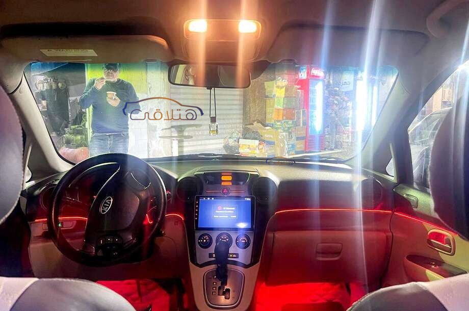Carens Kia احمر