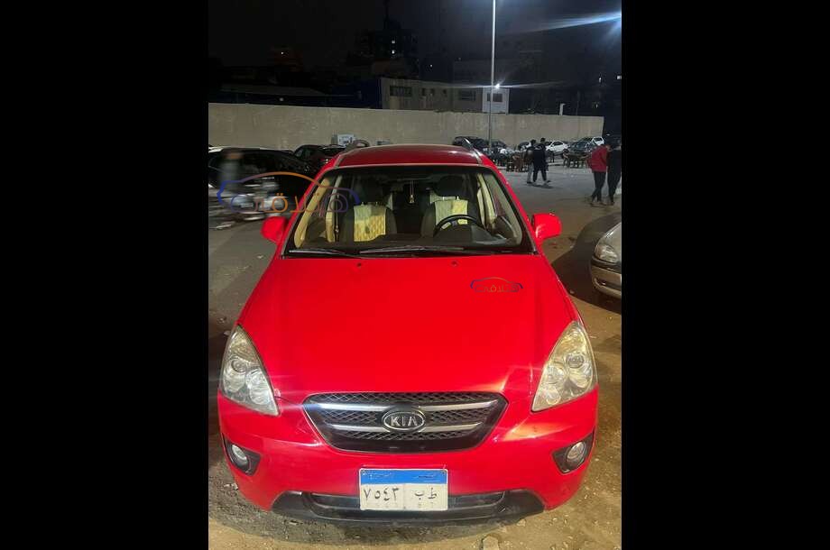 Carens Kia احمر