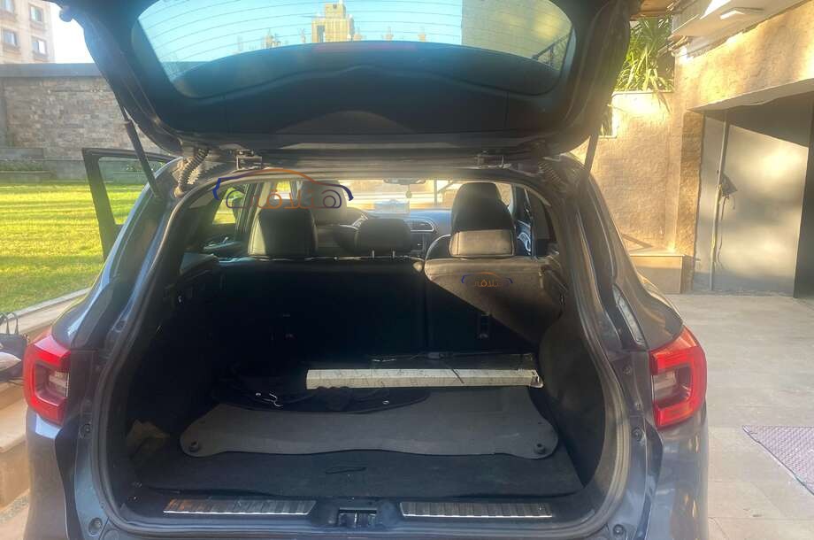 Kadjar Renault الأزرق الداكن