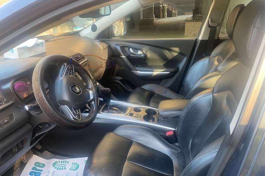 Kadjar Renault الأزرق الداكن