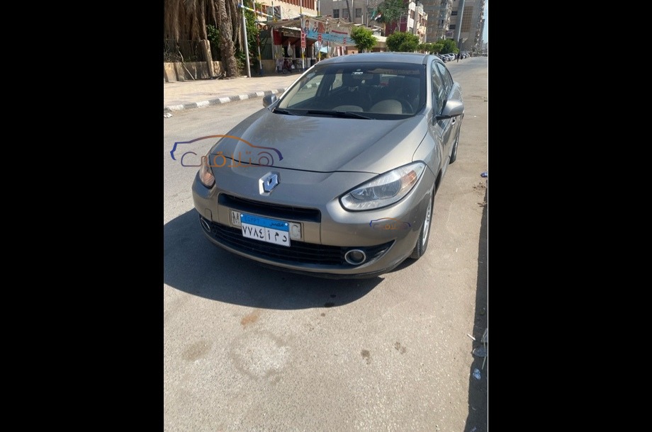 Fluence Renault ذهبي
