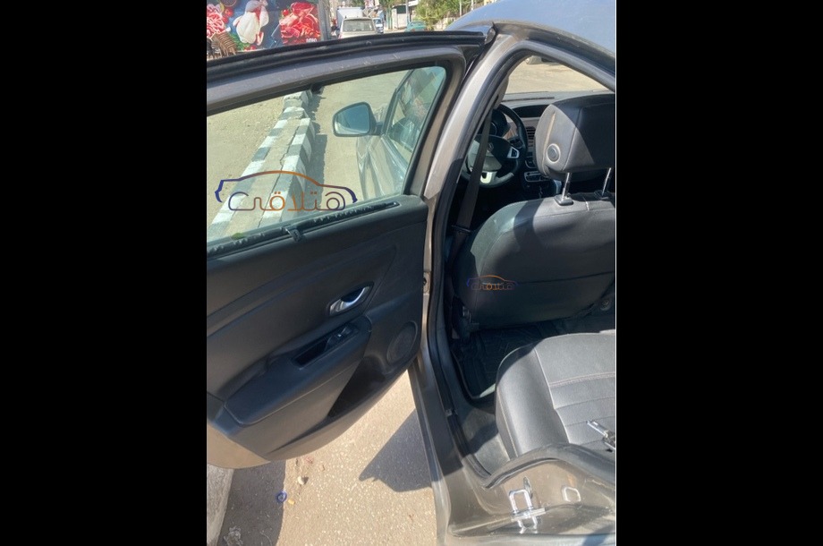 Fluence Renault ذهبي