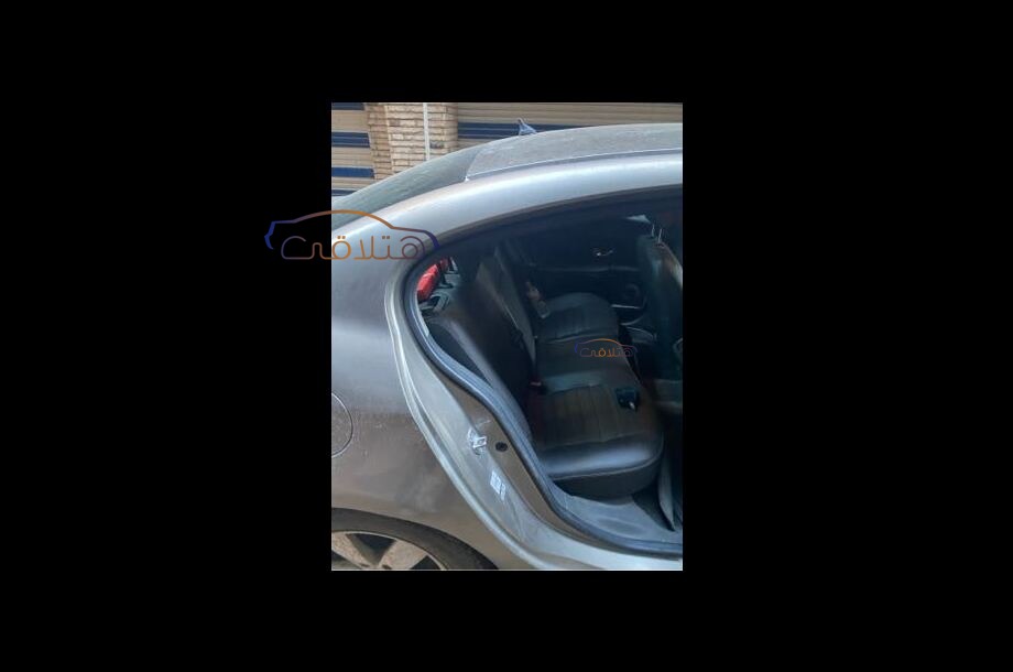 Fluence Renault ذهبي