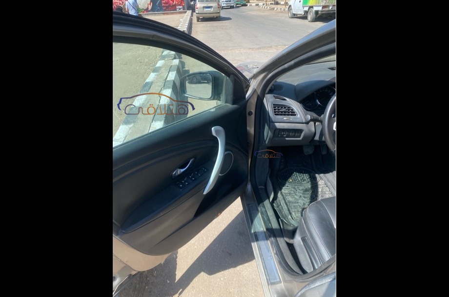 Fluence Renault ذهبي