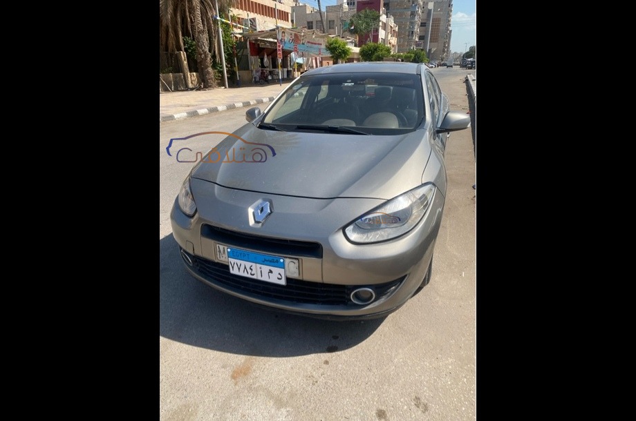 Fluence Renault ذهبي