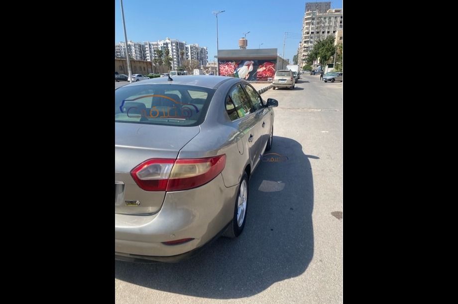 Fluence Renault ذهبي
