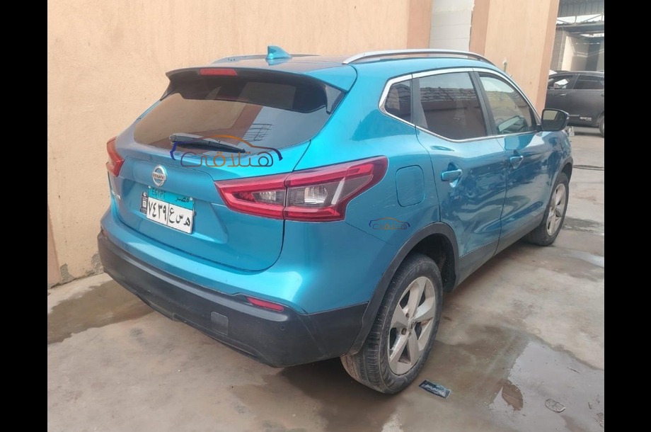 Qashqai Nissan أزرق