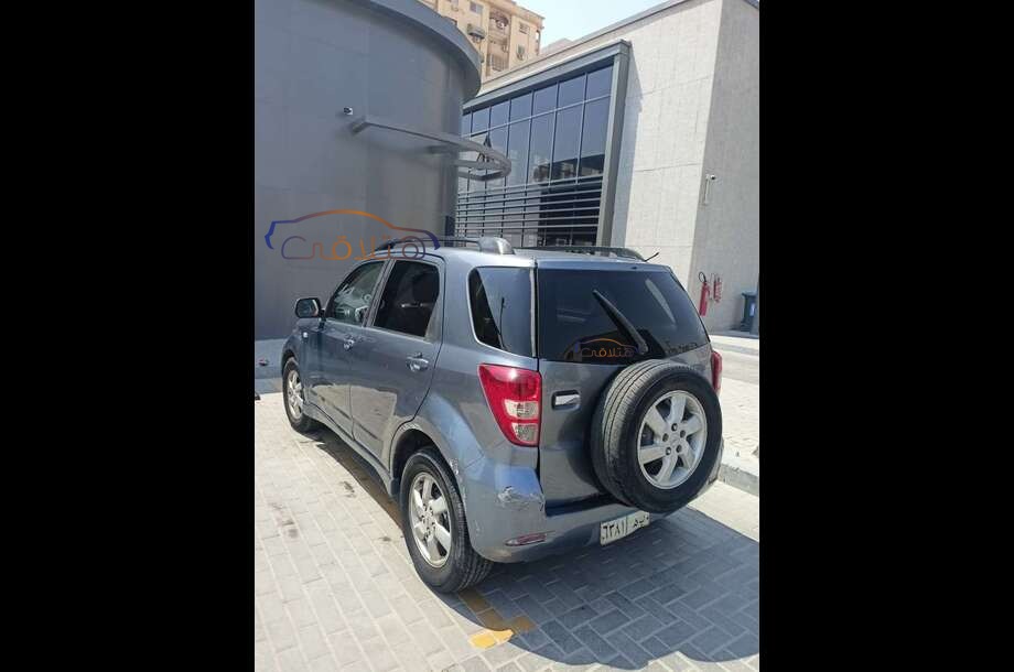 Terios Daihatsu الأزرق الداكن