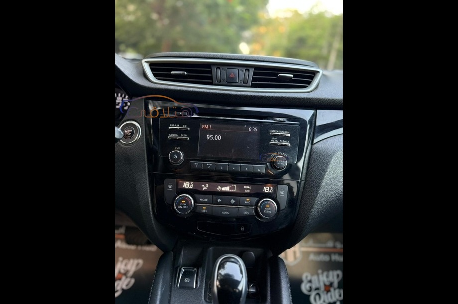 Qashqai Nissan أسود