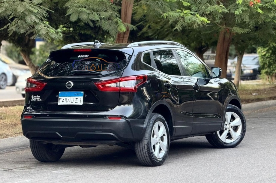 Qashqai Nissan أسود