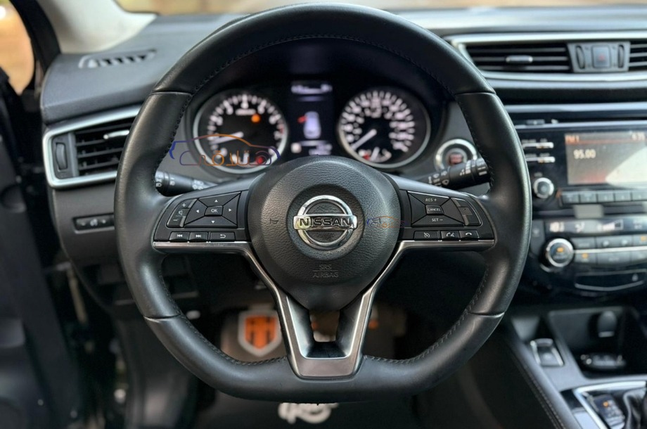 Qashqai Nissan أسود