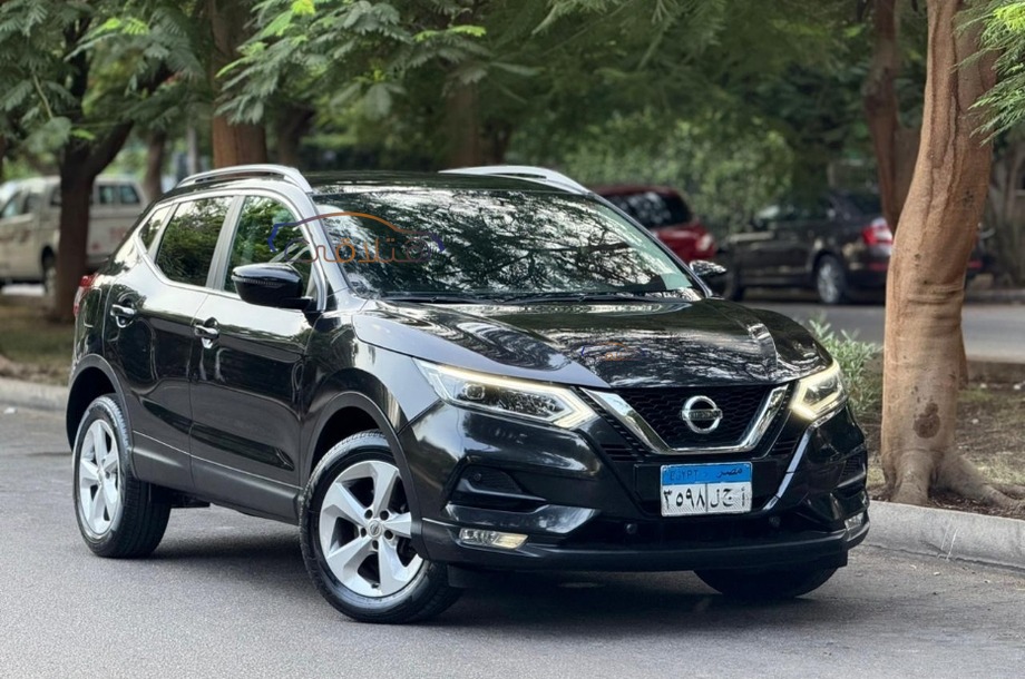 Qashqai Nissan أسود