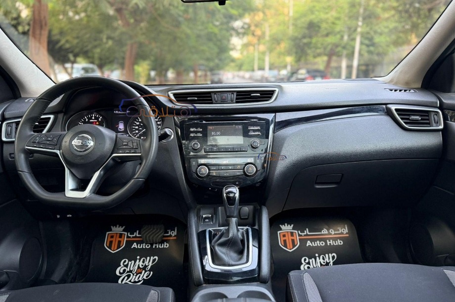 Qashqai Nissan أسود