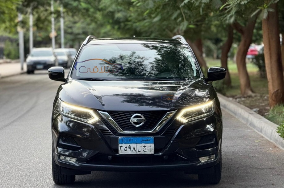 Qashqai Nissan أسود