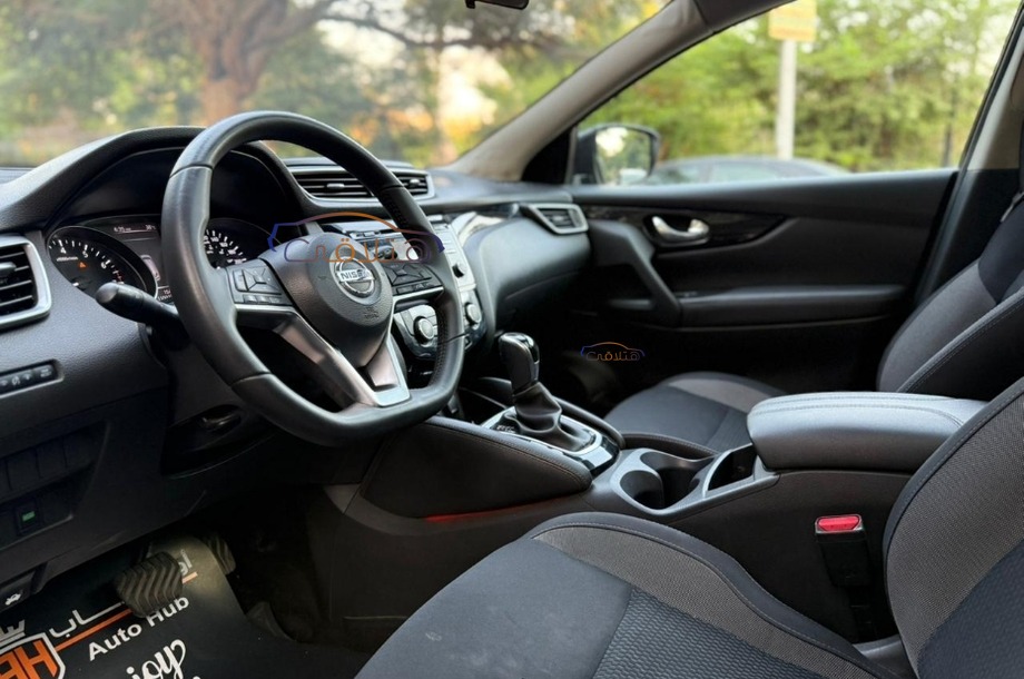 Qashqai Nissan أسود