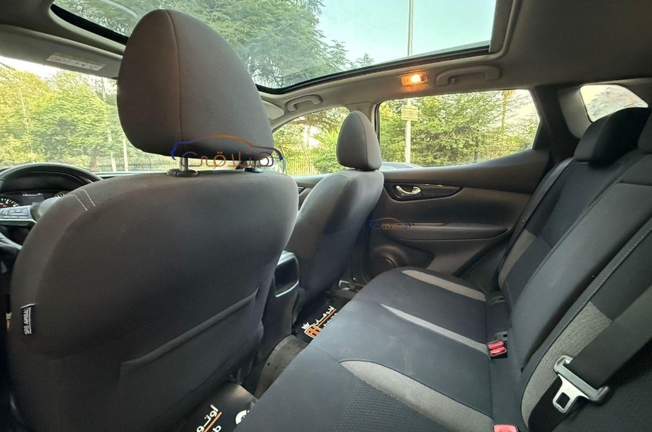 Qashqai Nissan أسود