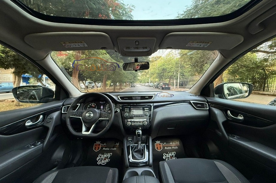 Qashqai Nissan أسود